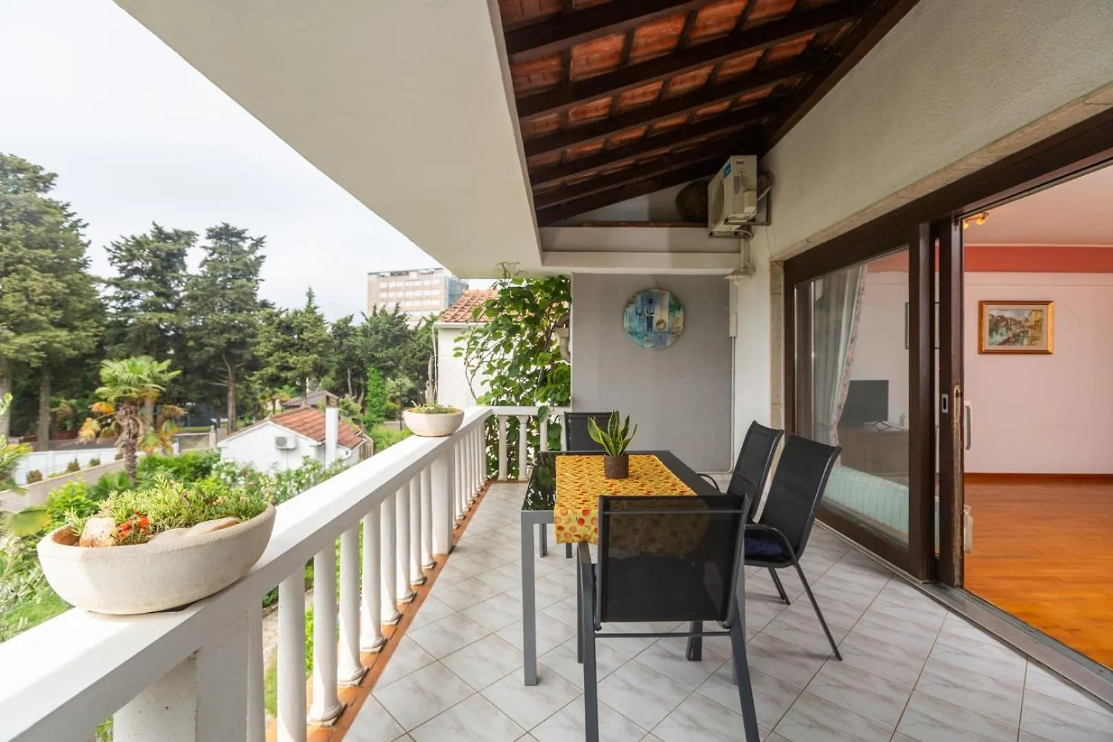 Apartments Latice Ουμάγκ Πανσιόν